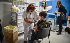 Vaccini, da domani in Emilia prenotazioni per ragazzi della fascia 12-15 anni