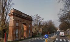 Monumento partigiano imbrattato a Reggio, lo ripuliscono i bimbi dell'asilo