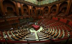 Secondo scrutinio: pioggia di schede bianche. Il centrodestra fa tre nomi, no dal centrosinistra. Letta  propone un "conclave" - Il secondo giorno di voto (Le foto) - Sulle schede anche Baglioni, Ruggeri, Amadeus e altri 