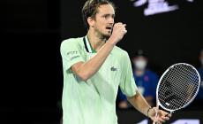 Medvedev in finale: Tsitsipas battuto in 4 set