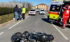Fidenza, schianto tra auto e moto a Fornio: paura per un motociclista