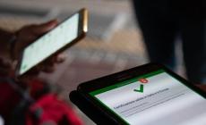Soldi per Green pass falsi, arrestata un'infermiera a Piacenza. Soluzione fisiologica al posto del vaccino