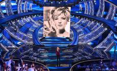 Dall'omaggio a Monica Vitti agli ospiti Zalone, Mika, Pausini: le foto della seconda serata di Sanremo. I cantanti in gara: ritorna Iva Zanicchi