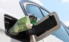 Benzina: ancora ritocchi al rialzo, self oltre 1,9 euro
