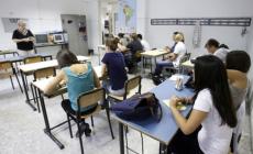 Crescono le iscrizioni a istituti tecnici e professionali ma  il  56,6% sceglie i licei 