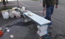 Tornano sullo Stradone le  5 panchine settecentesche che erano state danneggiate