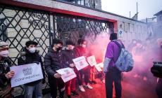 Protesta studenti: a Torino assalto alla sede di Confindustria, 7 feriti tra le forze dell'ordine 
