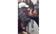 Botte tra due ragazzine (guarda il video-choc che gira sui social) e guerra a sassate all'uscita della scuola