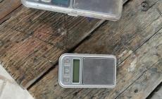 Parco dei vetrai: dai bilancini per la droga ai rifiuti lasciati sul tavolo. "Basta!"