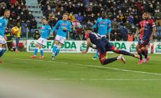 Anche il Napoli frena nella corsa scudetto: 1-1 a Cagliari - Risultati e classifica