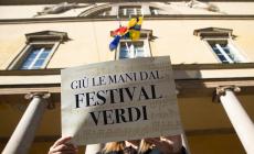 &laquo;Gi&ugrave; le mani dal Festival Verdi&raquo;: manifestazione della Lega davanti al Regio   - Video