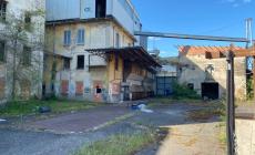 Giocavano sui tetti della fabbrica abbandonata di via Volturno: multati  cinque giovani 

