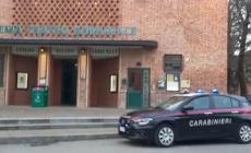Felino, avevano appiccato un incendio davanti al teatro del paese danneggiandolo: denunciati 7 minorenni