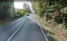 Due incidenti poco prima dell'alba. Auto ribaltata in via Mantova: un ferito grave. Ponte Italia, scontro tra auto e bici