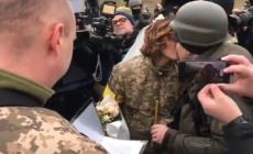 L'amore in tempo di guerra: matrimonio a un posto di blocco a  Kiev 