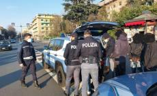 Lotta alle baby gang, pattuglie in centro nei luoghi di ritrovo: oltre 170 giovani controllati e 2 denunciati per droga