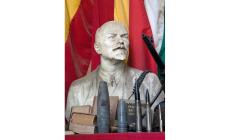 Ucraina, la sindaca di Cavriago: "Il busto di Lenin è simbolo di pace"
