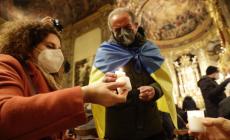 In Steccata la preghiera per l'Ucraina, poi la fiaccolata verso piazza Duomo. Guarda chi c'era - Foto