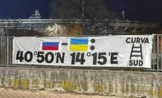 Striscione della vergogna a Verona: offre a Ucraina e Russia le coordinate di Napoli
