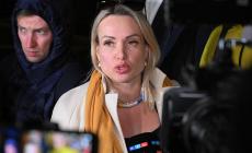 Giornalista russa anti-guerra si dimette e rifiuta offerta d'asilo da Francia 