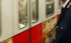 Rapina e violenta  una minorenne in metro a Milano: arrestato un ragazzo di 17 anni