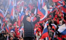Raid contro alcune caserme a Kharkiv, almeno 45 morti. In migliaia riuniti in uno stadio a Mosca per il discorso di Putin. Telefonata Biden-Xi: "Convinci Putin a fermare la guerra"
