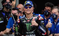Pole di Quartararo in Indonesia. Le cadute frenano Marquez