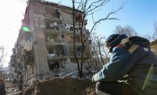 Botta e risposta Mosca-Roma sulle sanzioni. Mariupol ancora sotto assedio. Putin schiera i missili ipersonici 