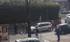 Via Abbeveratoia, pedone investito sulle strisce davanti all'ospedale