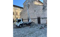 Decine di palloni "d'epoca" trovati sul tetto di una chiesa durante lavori
