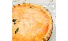 Pizzeria Mediterraneo, ritorno al passato. Margherita  e calzoni come una volta

