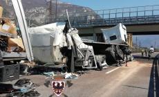 Incidente mortale in A22: coinvolti tre mezzi pesanti