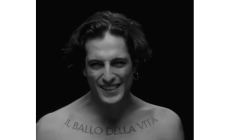 I  Maneskin si mobilitano per i profughi e invitano a donare - Il video