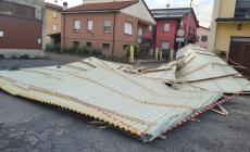 Forte  vento, scoperchiato il tetto di un capannone a Basilicagoiano, grosso ramo spezzato a Felino