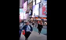Esplode un tombino: panico e fuggi fuggi a Times Square - Video