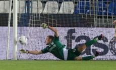 Il Parma spreca (due occasioni pazzesche), il Brescia no: 1-0 e l'ultimo  treno per la Serie A se ne va