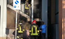 Incendio all'Euro Torri. Intervengono i Vigili del fuoco per arginare le fiamme