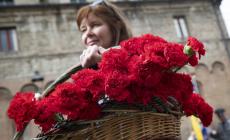 Primo Maggio: in sfilata tra garofani, bandiere e... arcobaleni - Le foto