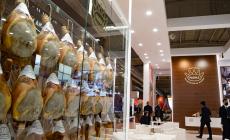 La prima giornata di Cibus 2022: ottimismo per l'export, timori per l'aumento di costi. Migliaia di buyers, Vip negli stand 