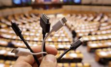 Primo ok del Parlamento Ue per il caricabatterie unico