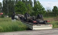  Camioncino ribaltato in via Burla: nessun problema per il conducente