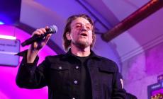 Bono sorprende Kiev,  concerto nella metro - Video
