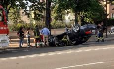 Auto ribaltata sullo Stradone: il conducente incastrato nell'abitacolo estratto dai vigili del fuoco