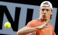 Roma, Shapovalov piega Nadal e vola ai quarti
