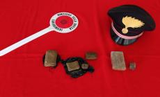 In bici con un etto di hashish nel marsupio: arrestato.  E la stessa quantità trovata sotto lo scalo ferroviario