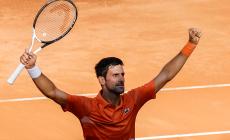 Djokovic re di Roma per la sesta volta. Tsitsipas battuto in due set