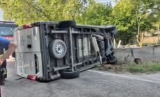 Ragazzola, scontro con un'auto: e il furgone finisce con due ruote all'aria - Foto