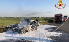 Auto a fuoco sull'Asolana a San Polo di Torrile  ma nessun ferito