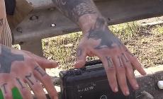 Svastiche e tatuaggi, gli Azov mostrati (dai russi) come trofei di guerra - Gallery 