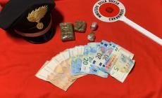Al parco con l’hashish e quasi 500 euro in tasca: pusher in manette